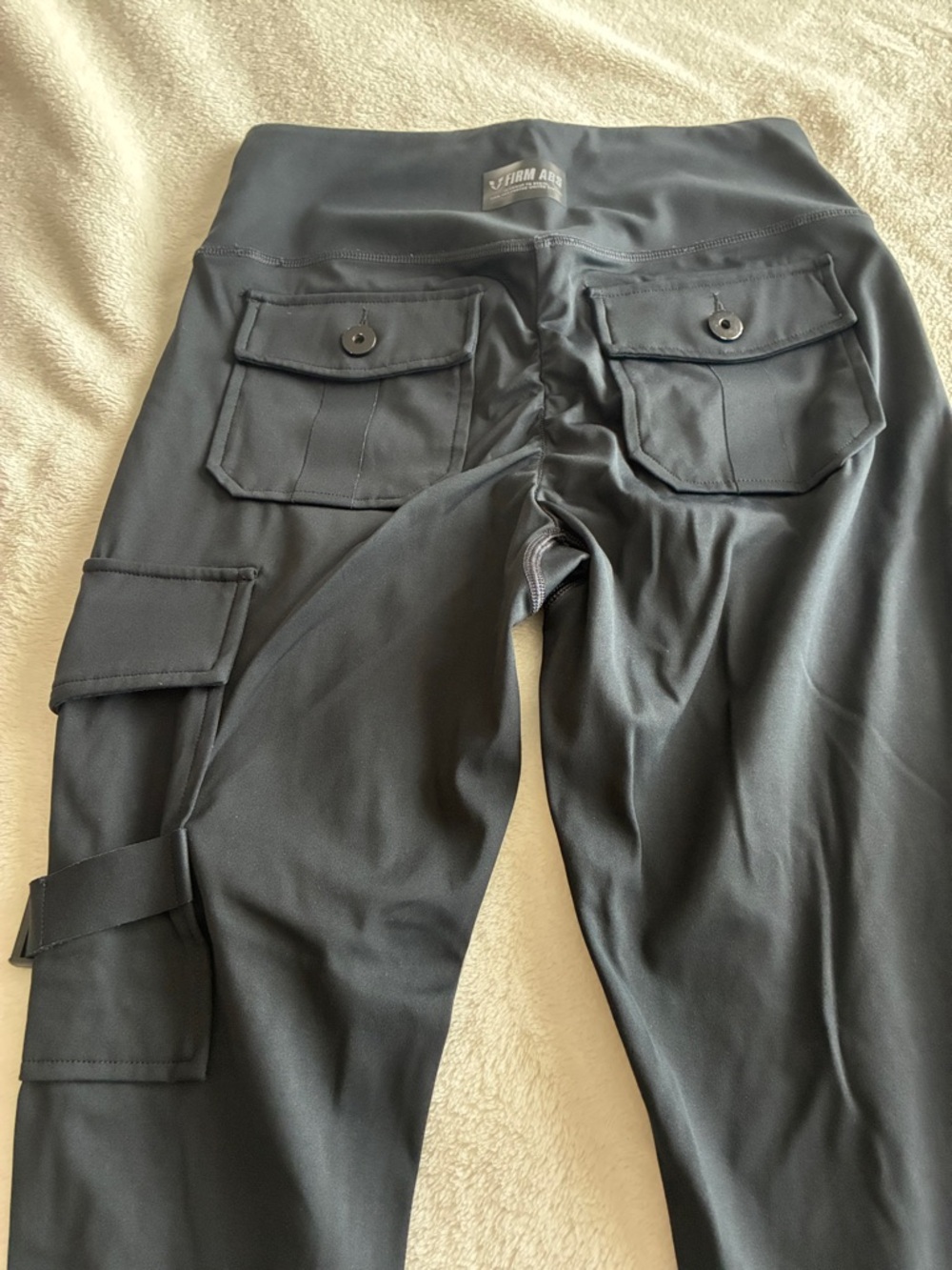 Firm Abs size s Black Cargo Pocket Athletic Leggings - Picture 3 of 5